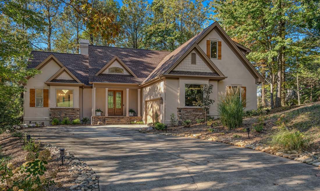 Front elevation and the drive