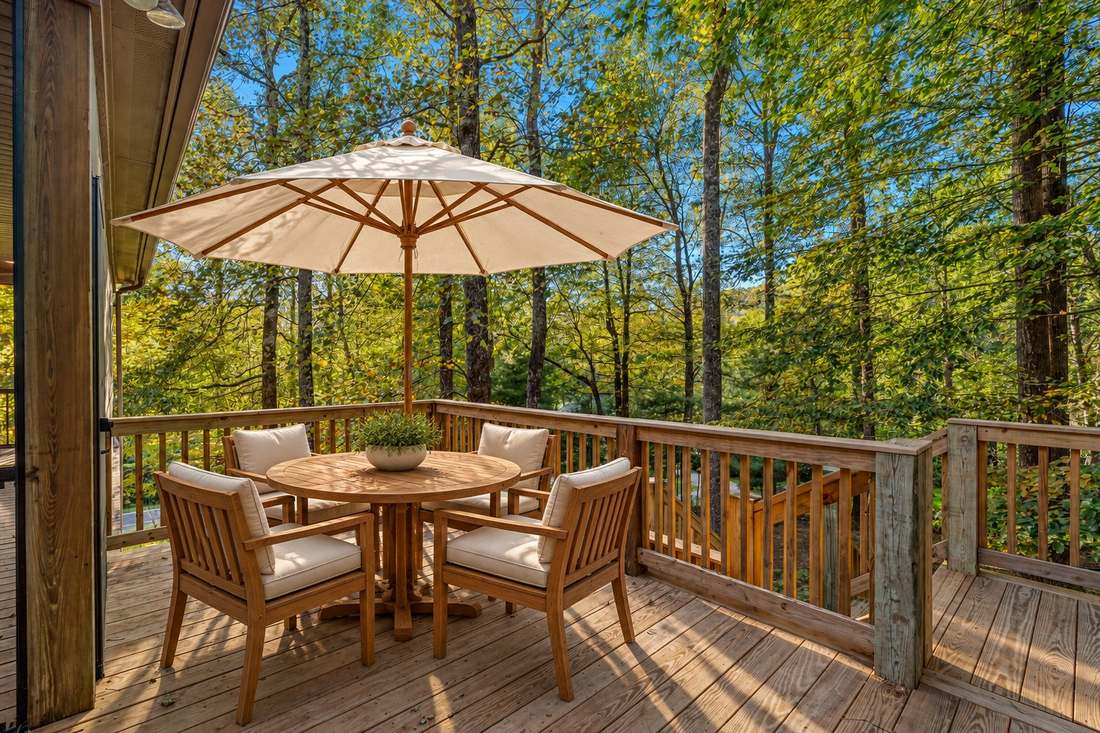 Expanded deck (virtually staged)