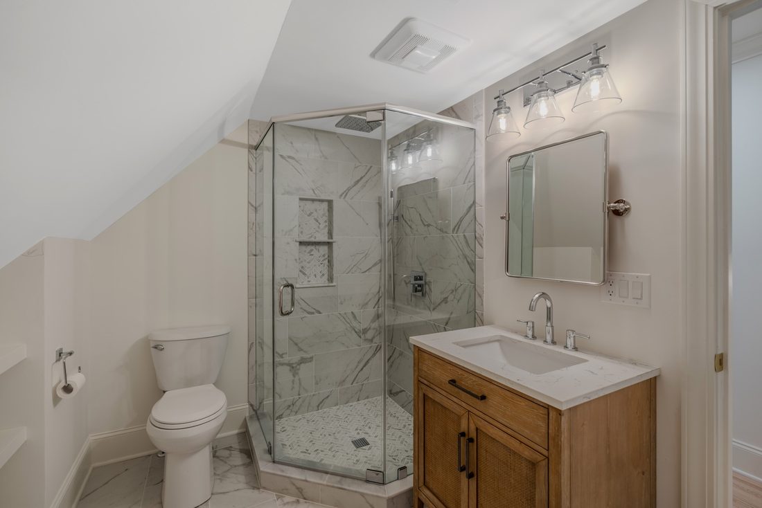Upstairs suite bath